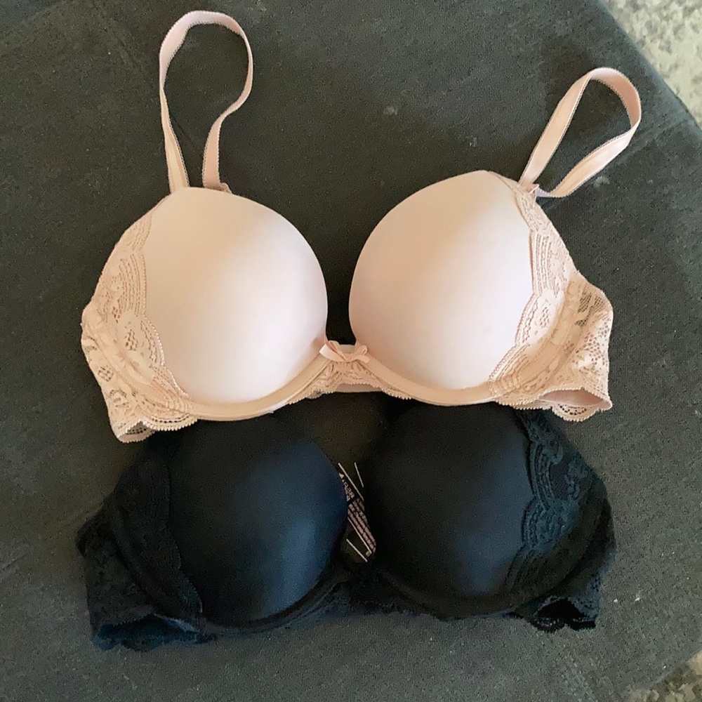 2 Victoria’s Secret bras!